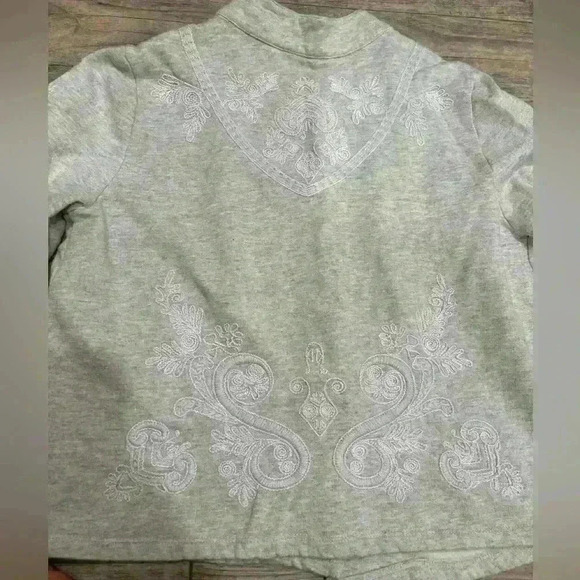 Soft surrounding white cardigan with embroidery size large - Picture 2 of 7